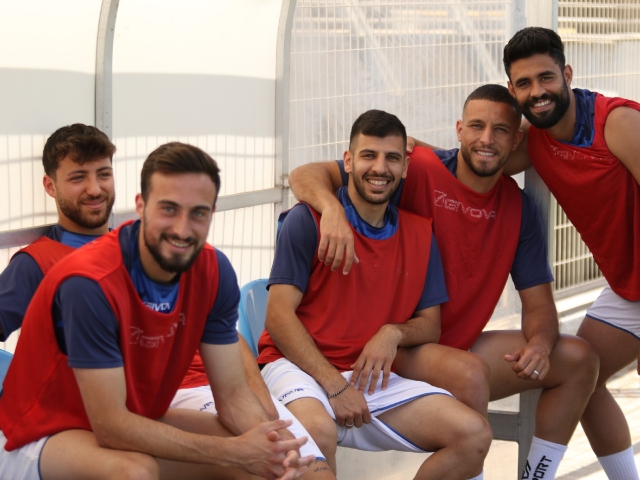 שחקני נשר בספסל (דאפר מחאמיד)